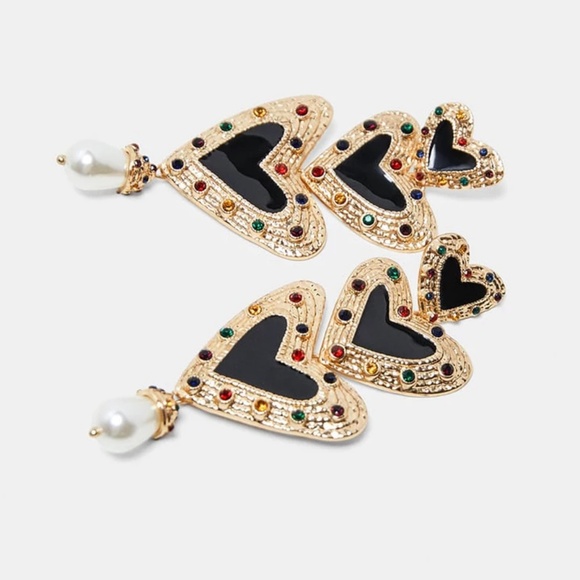 Love Heart Black Resin Dangle Earrings - Picture 4 of 4